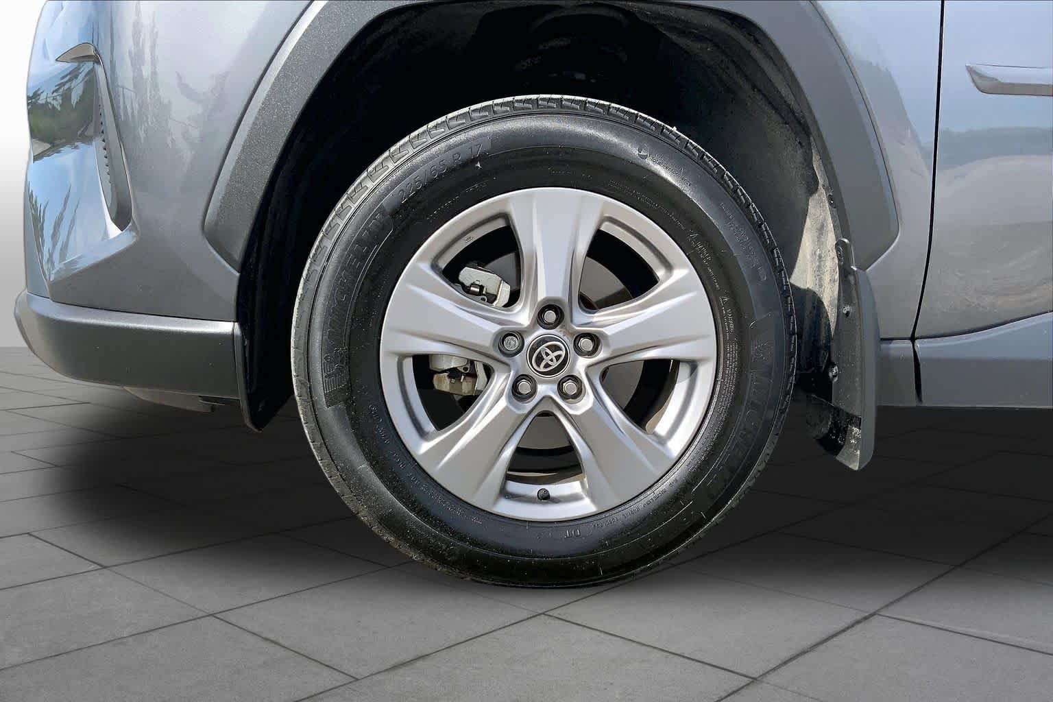 Used 2025 Magnetic Gray Metallic Toyota Hybrid XLE image 20