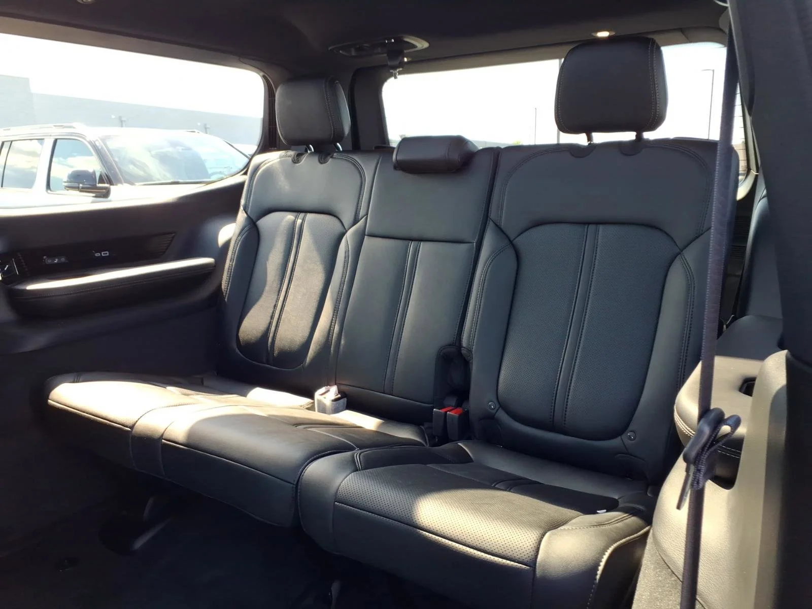 New 2026 High Gloss Black Exterior Paint Jeep Summit Obsidian image 17