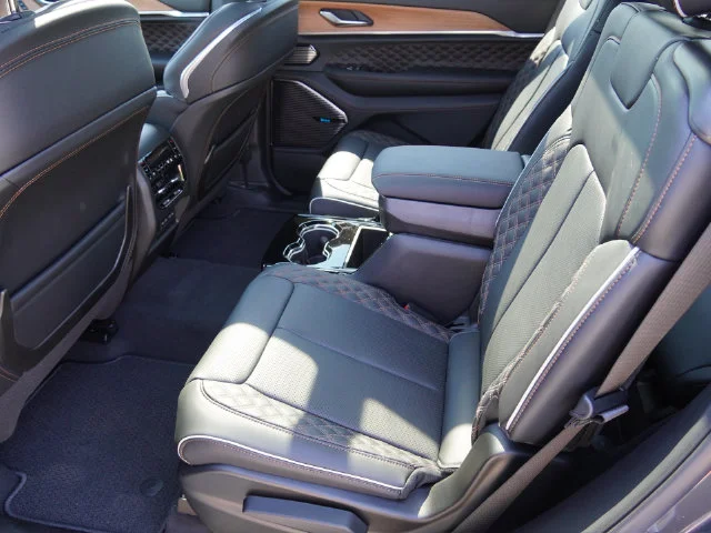 New 2026 Baltic Gray Metallic Clear-Coat Exterior Paint Jeep Summit image 31