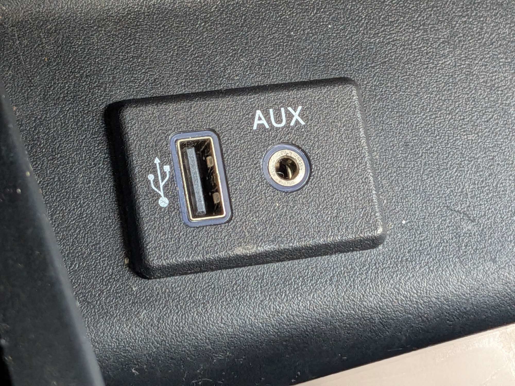 Used 2018 White Nissan 2.5 S image 19