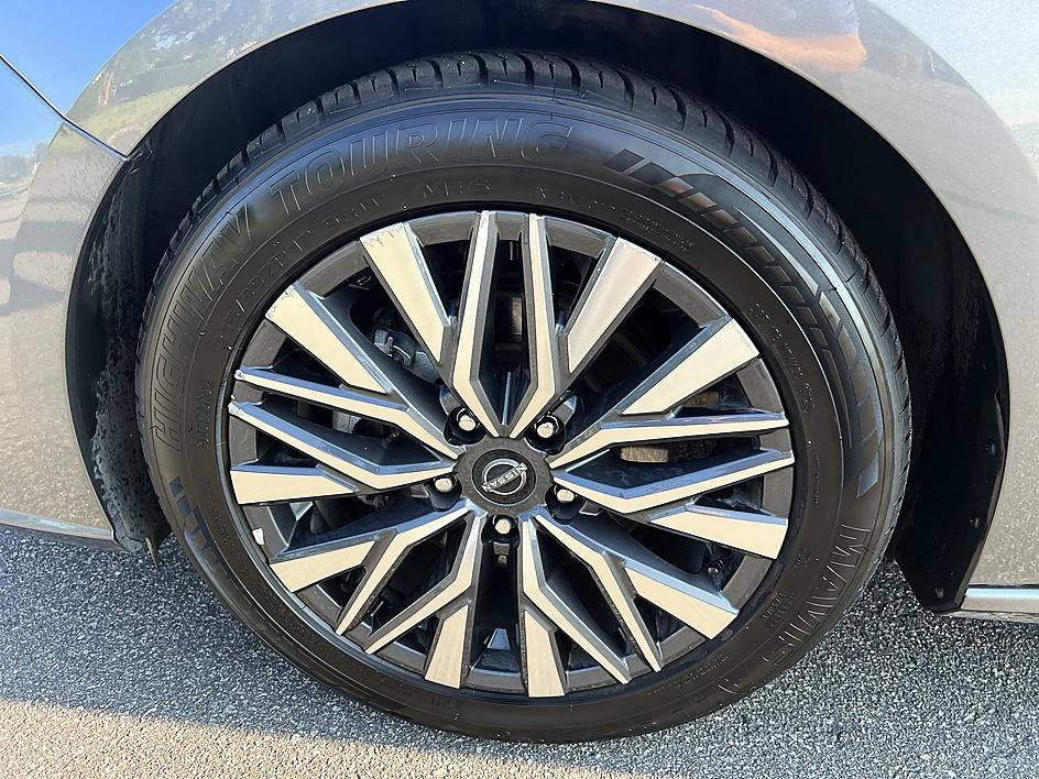 Certified Used 2025 Gun Metallic Nissan SV image 9