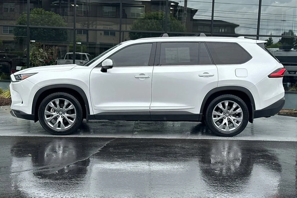 Used 2024 Pearl Toyota XLE image 7