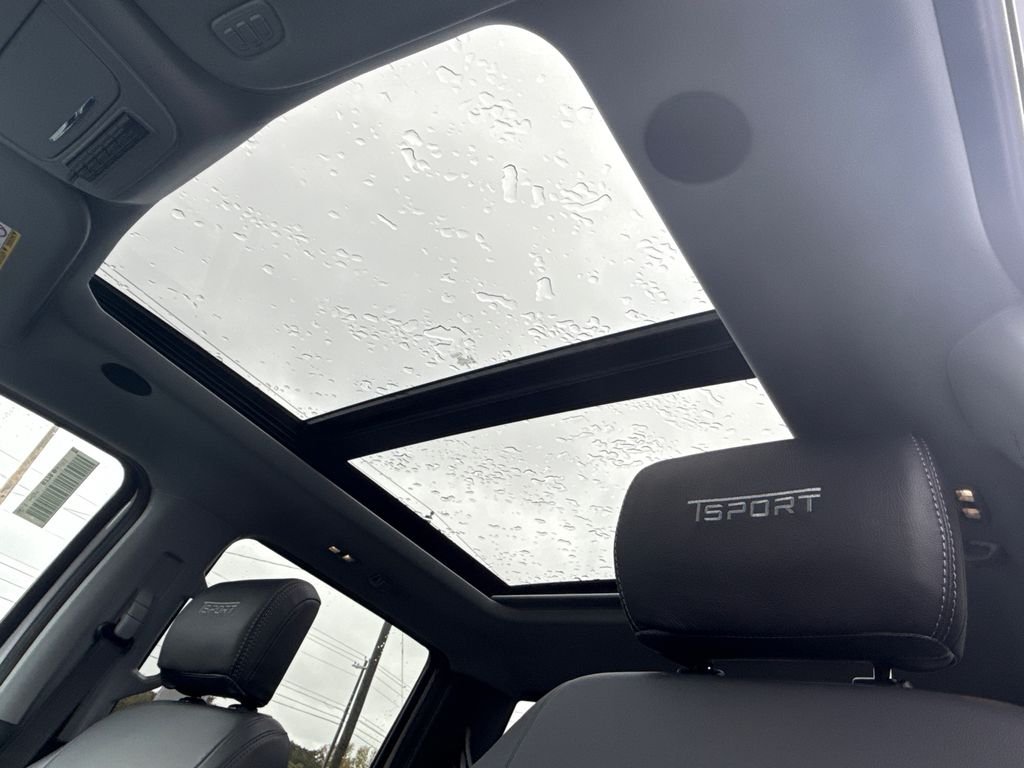 New 2026 Oxford White Ford F-250® Lariat TS MotorSport Valor Package image 31