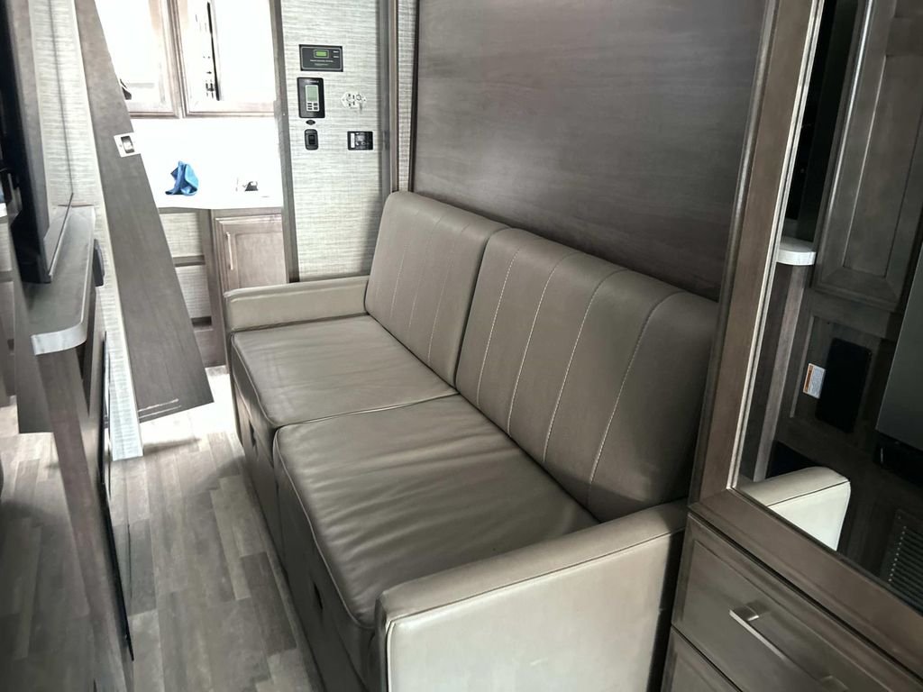 Used 2025 Oxford White Ford Base image 24