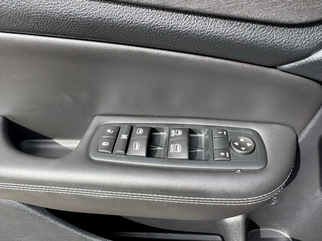 Used 2016 Red Chrysler S image 25