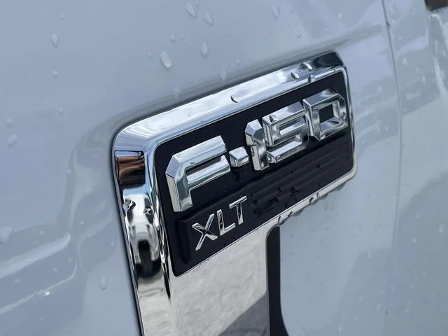 New 2026 Oxford White Ford XLT image 7
