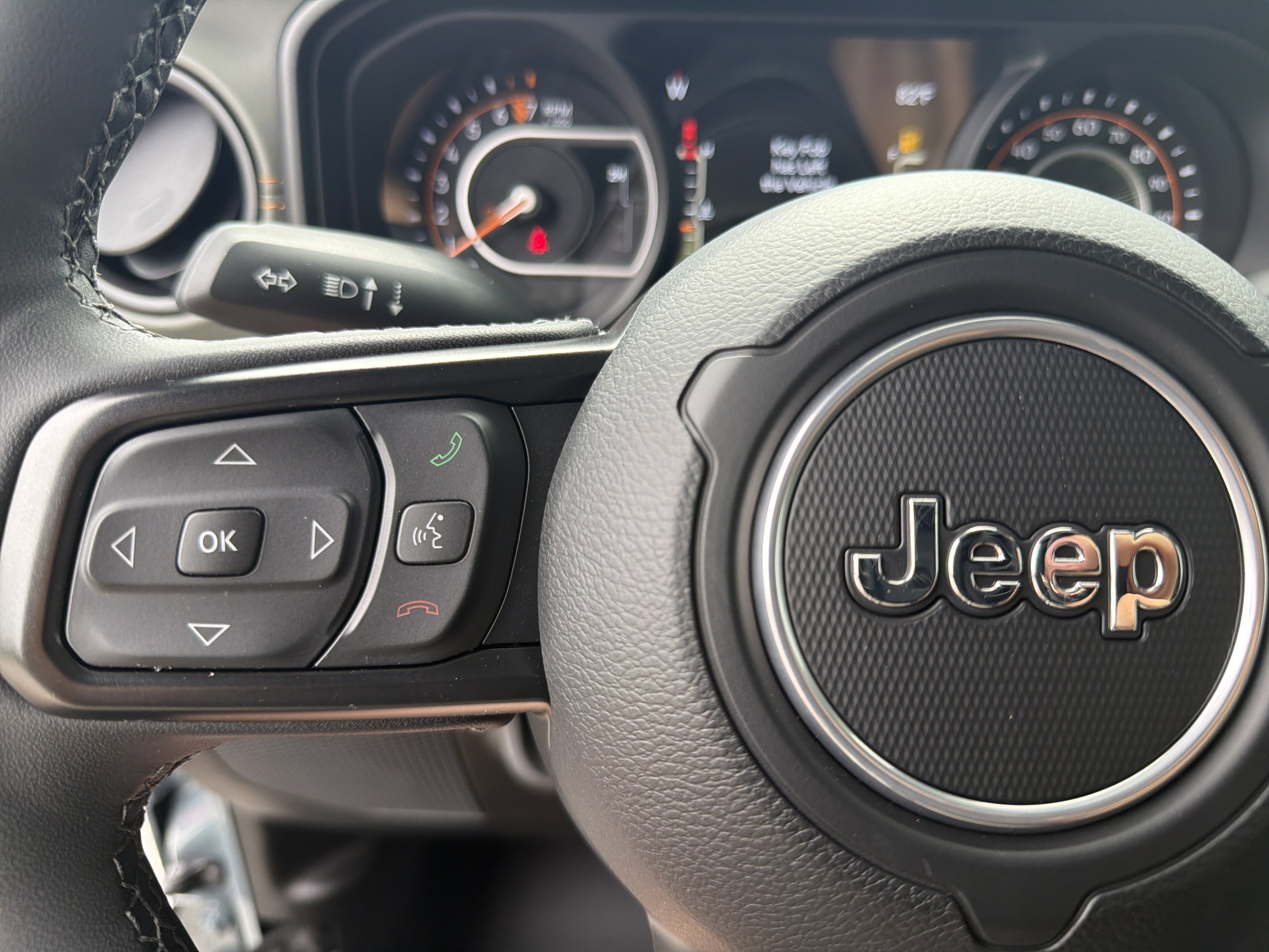 Used 2025 Anvil Clearcoat Jeep Mojave image 10
