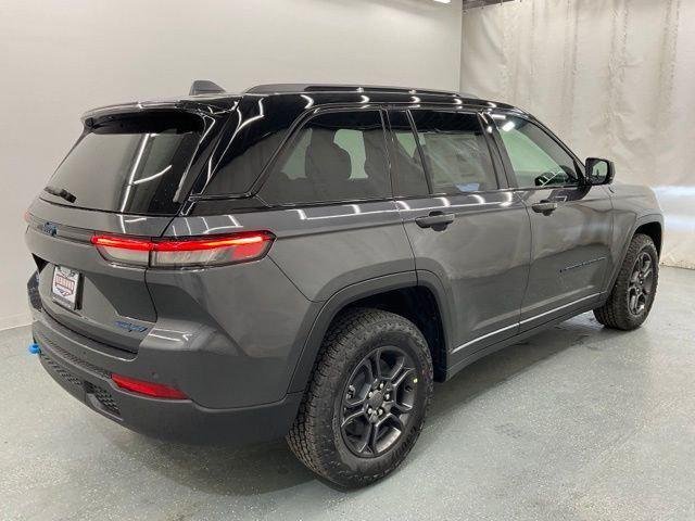 New 2024 Baltic Gray Metallic Clearcoat Jeep Trailhawk image 7
