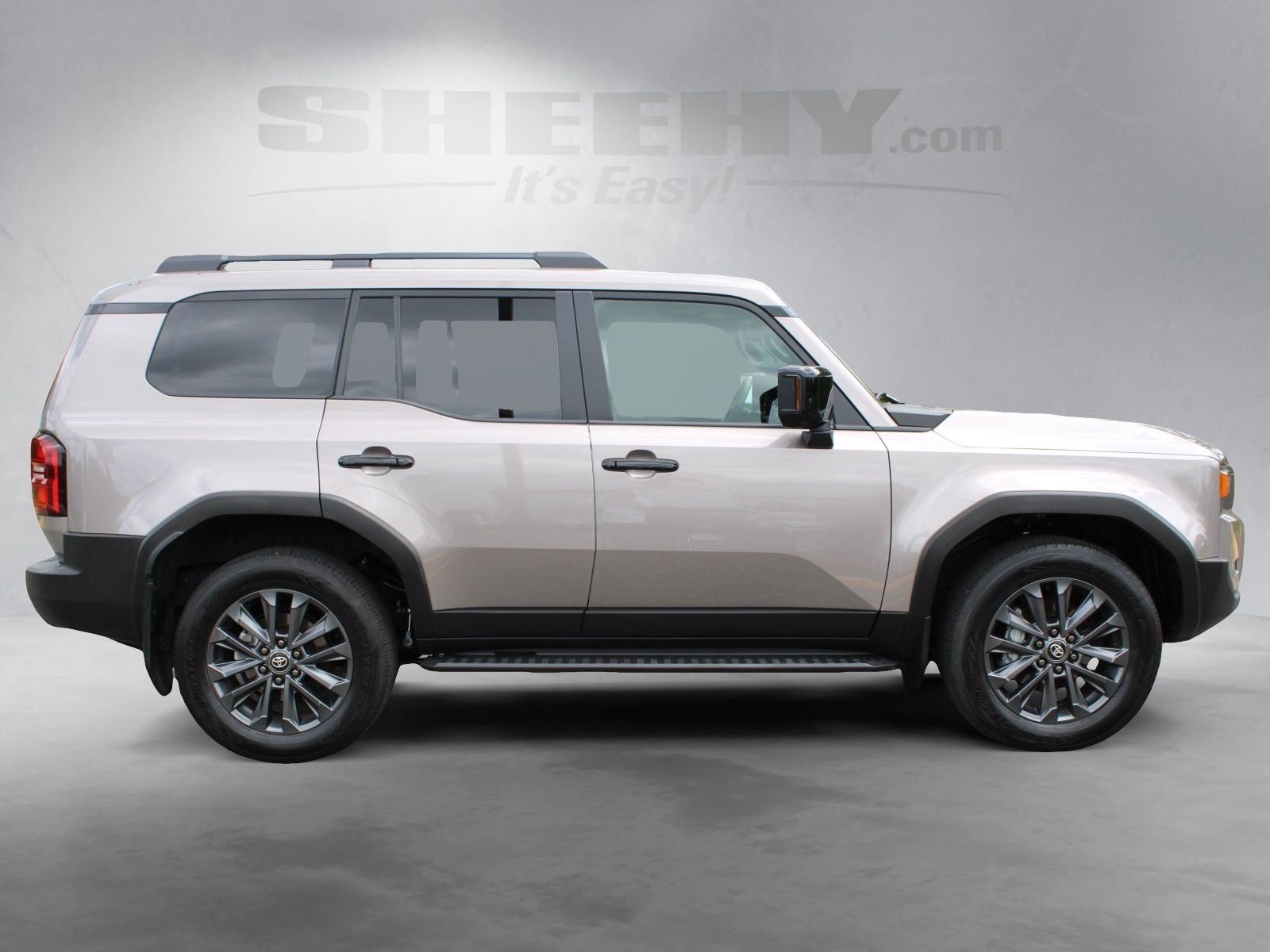 Used 2025  Toyota Base image 10