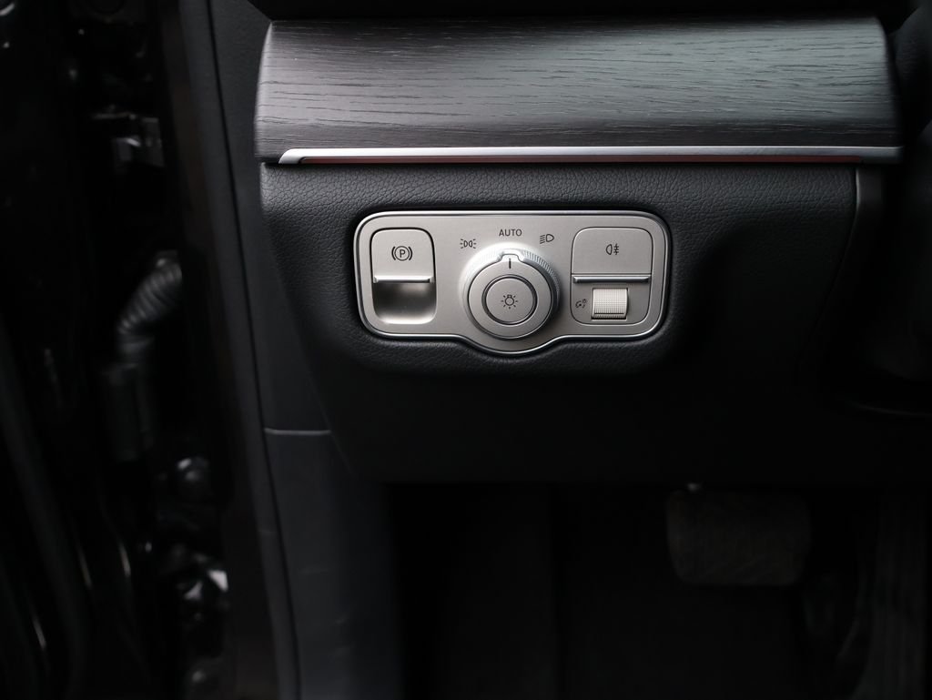 Used 2025 Black Mercedes-Benz GLE 350 image 27