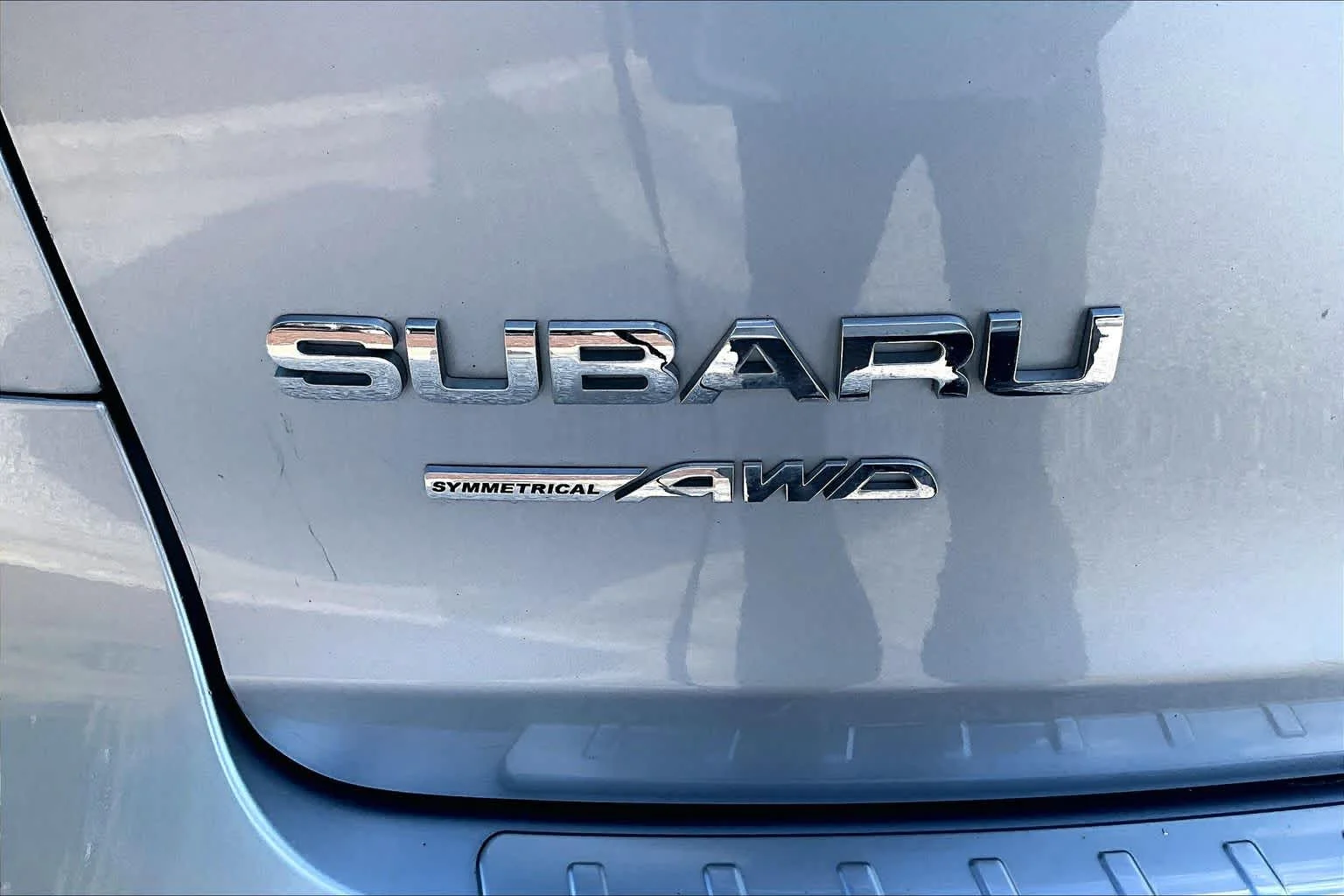 Used 2022 Ice Silver Metallic Subaru Limited image 31