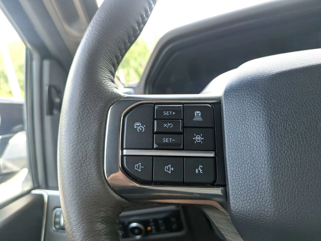 Used 2025 Agate Black Metallic Ford King Ranch image 29