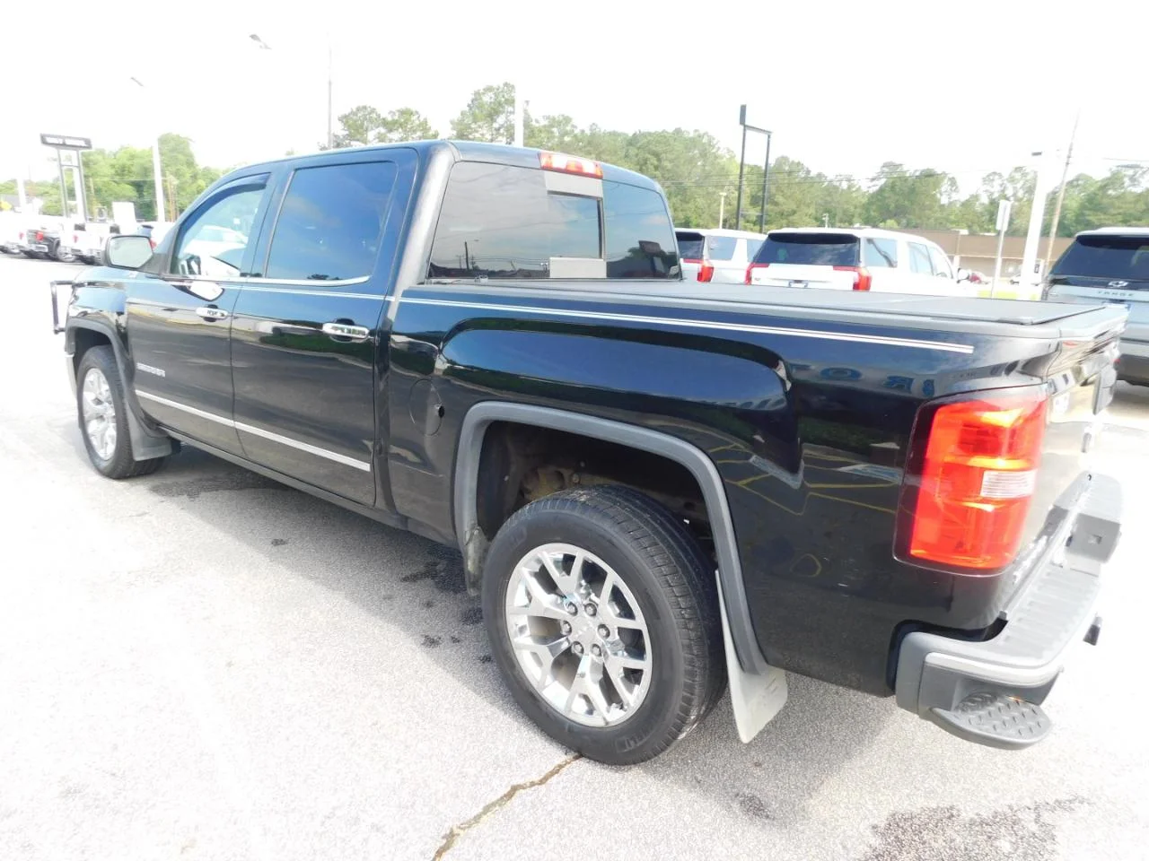 Used 2014 Black GMC 4WD Crew Cab 143.5 in SLT image 6
