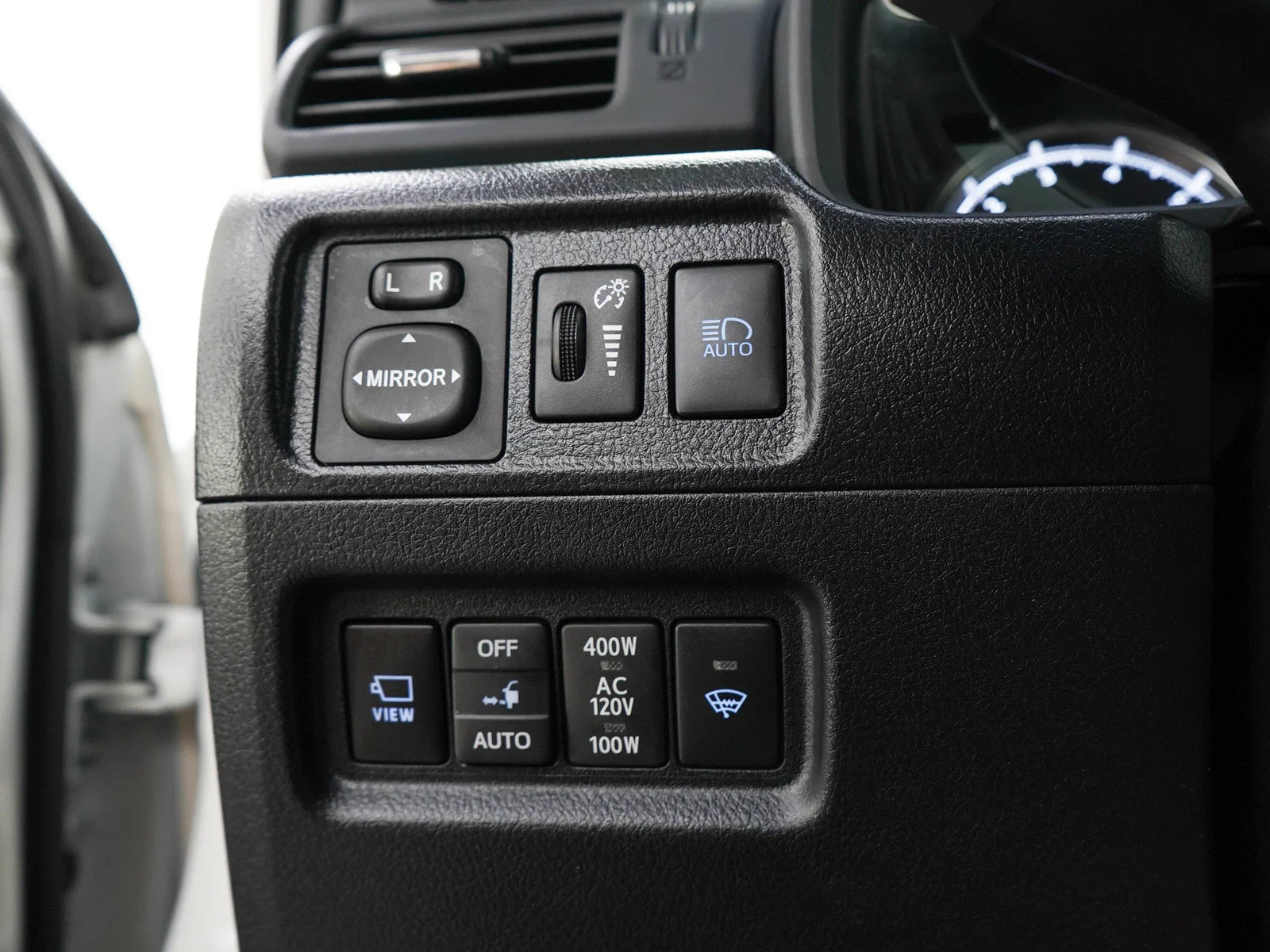 Used 2023 Blizzard Pearl Toyota Limited 4WD image 27