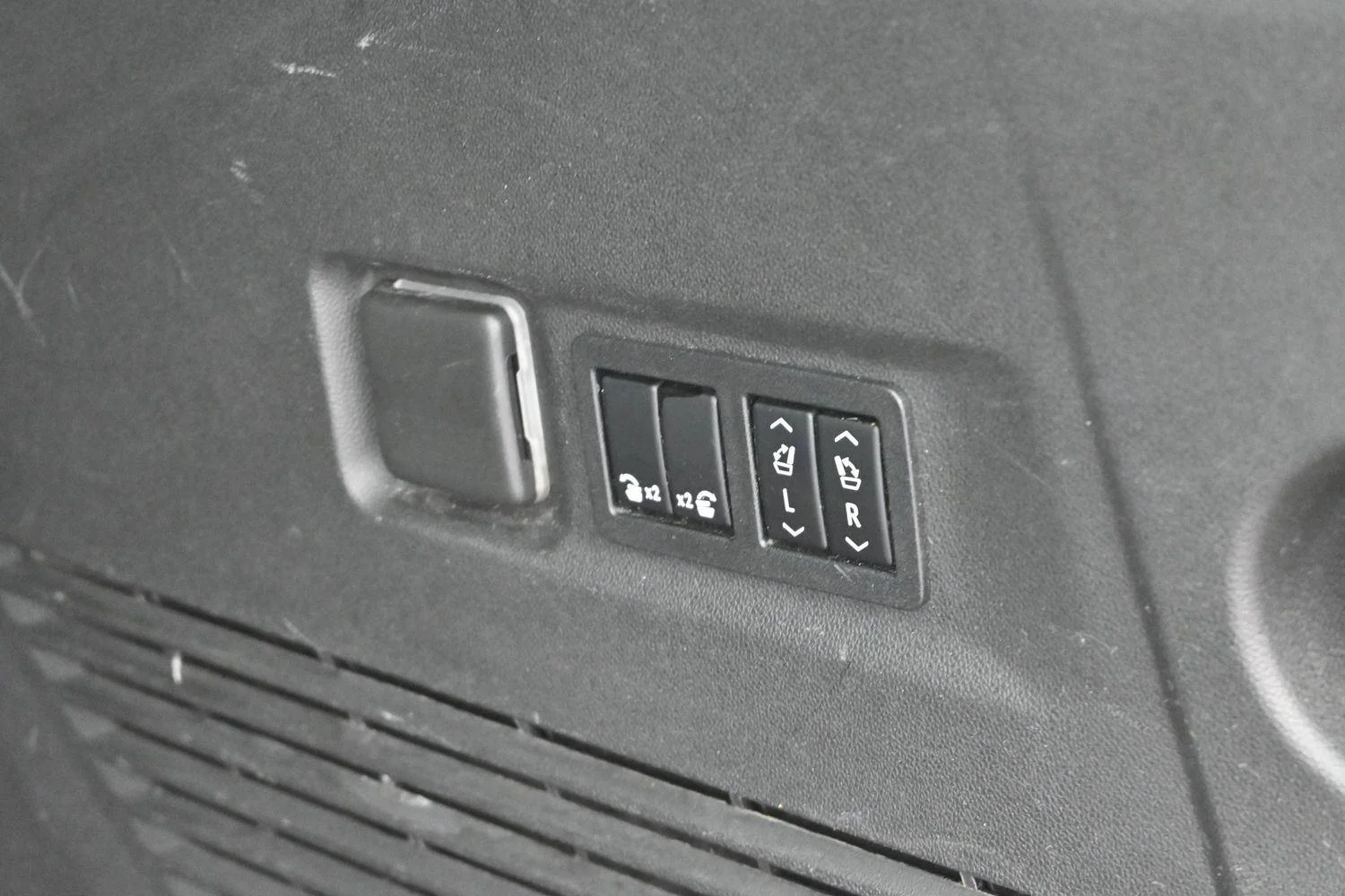 Used 2021 BLACK Chevrolet Premier image 10