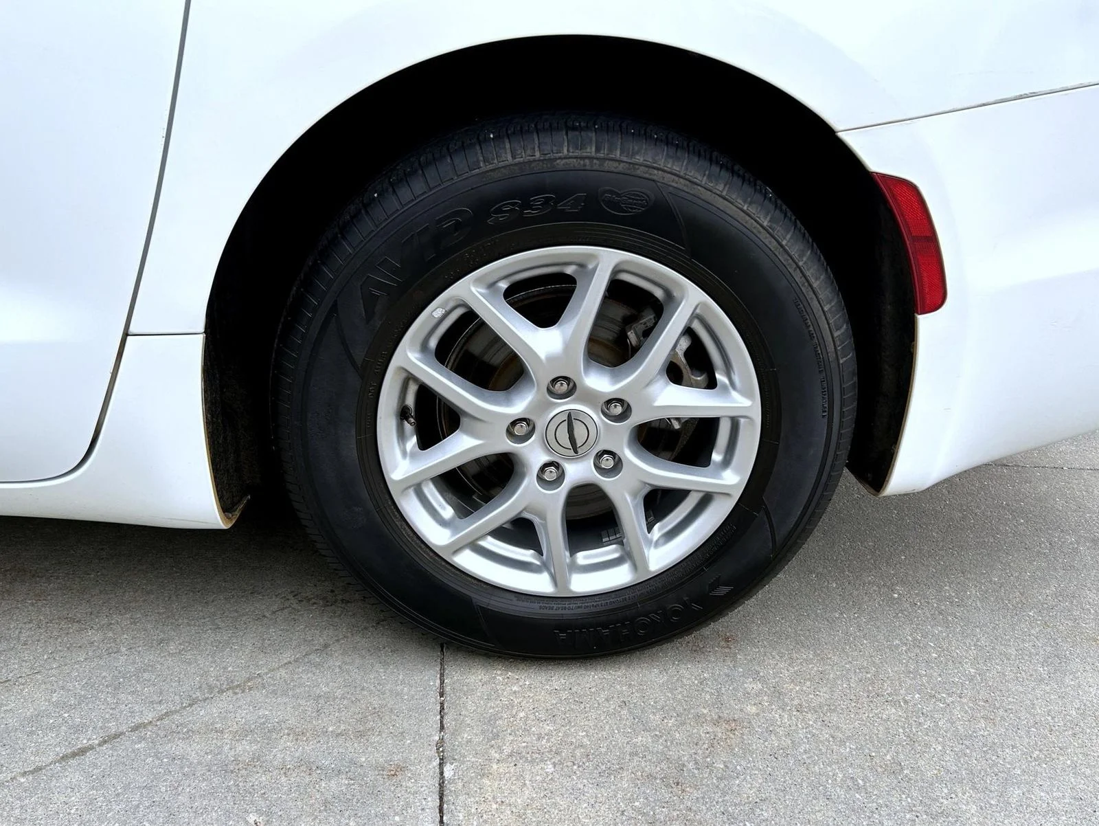 Used 2022 White Chrysler Touring L image 22