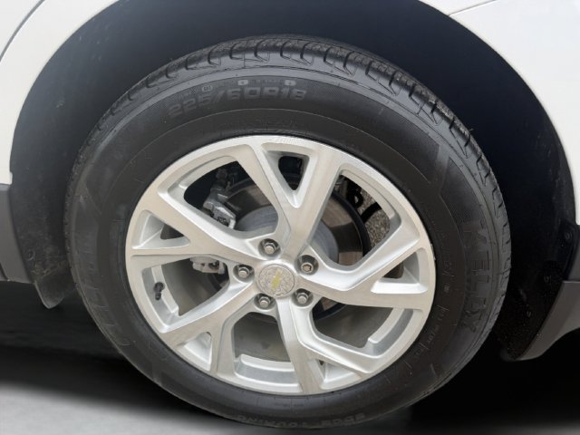 Used 2021 IRIDESCENT PEARL TRICOAT Chevrolet Premier image 34
