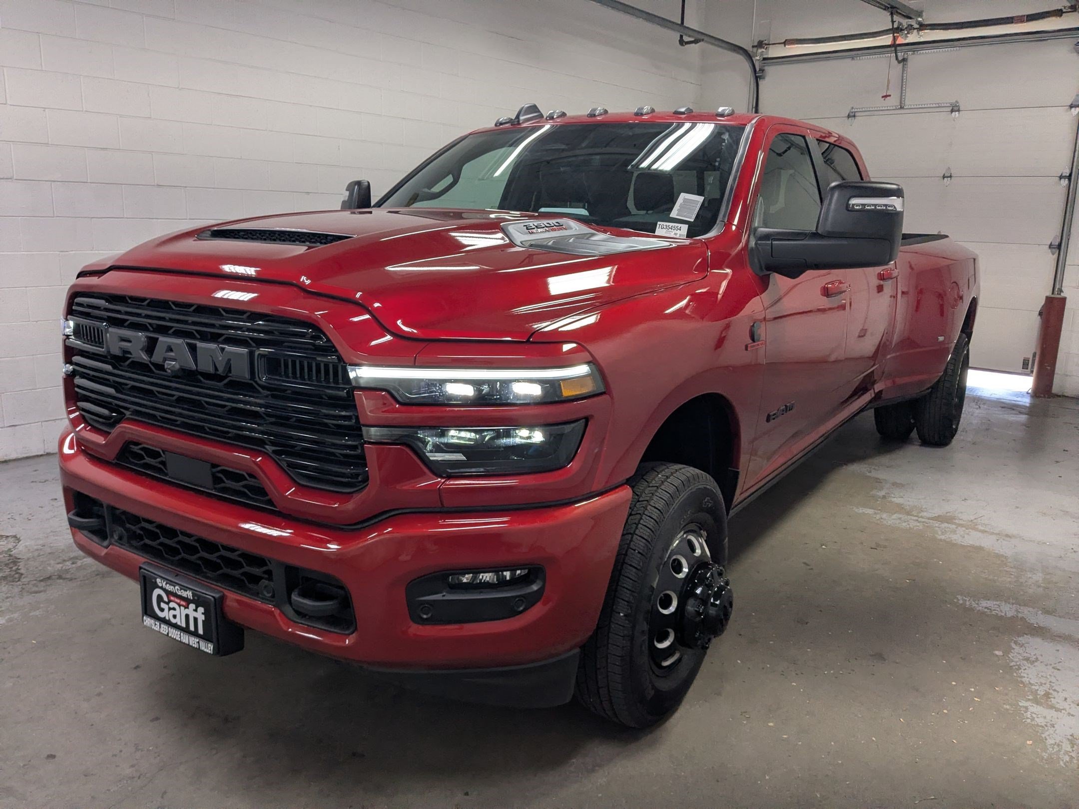 New 2026 Molten Red Pearl-Coat Exterior Paint RAM Laramie image 9