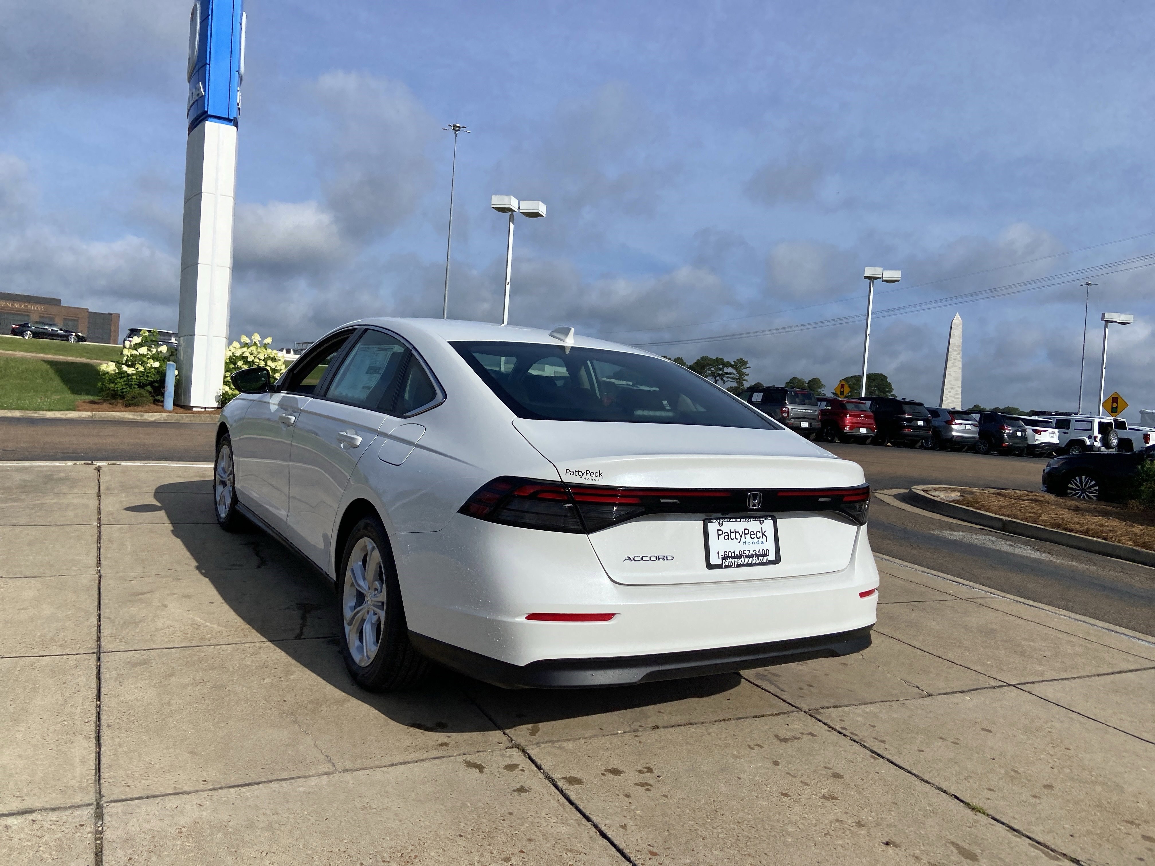 New 2026 Platinum White Pearl Honda LX image 8