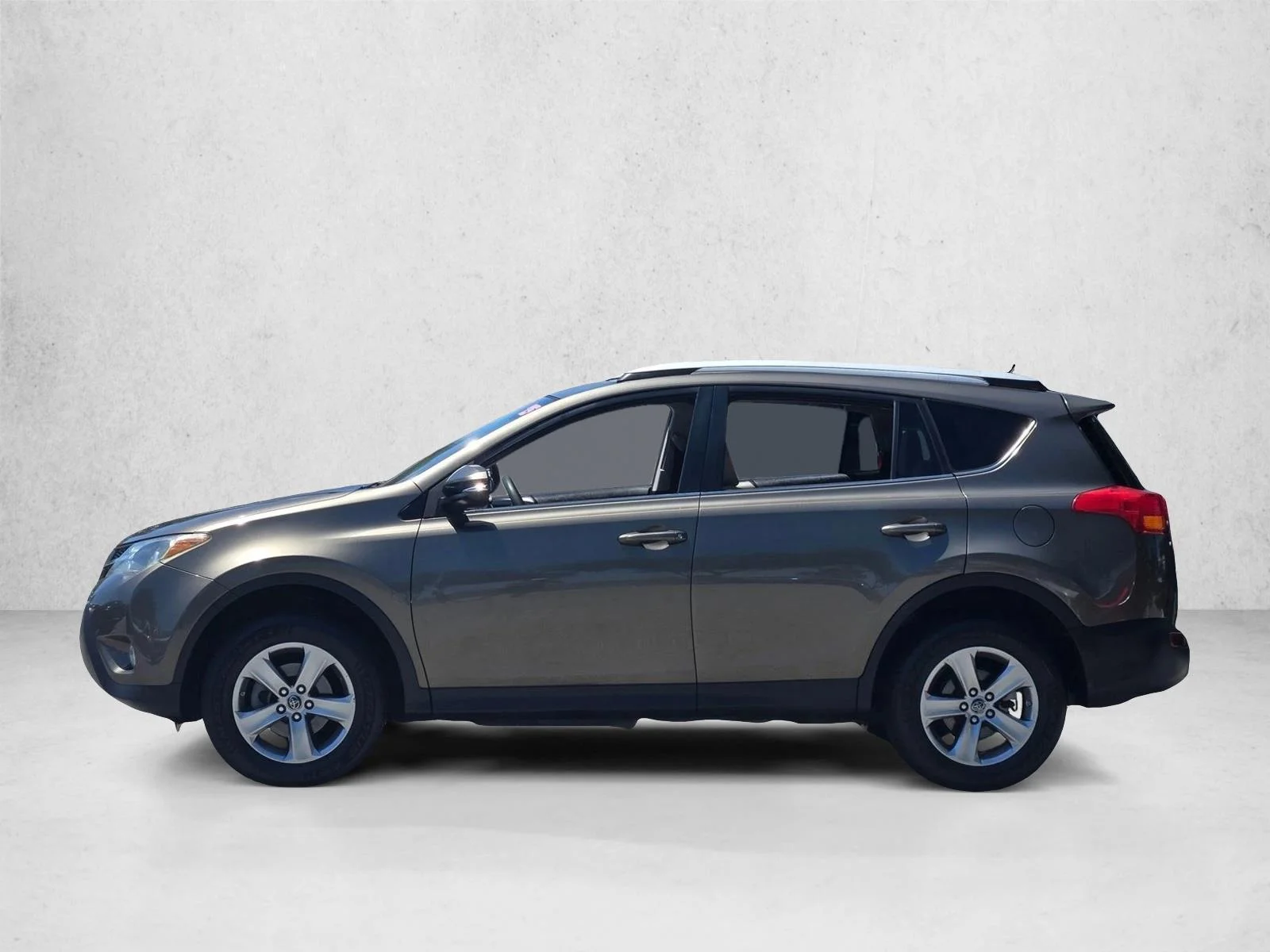Used 2015 Pyrite Mica Toyota XLE image 5