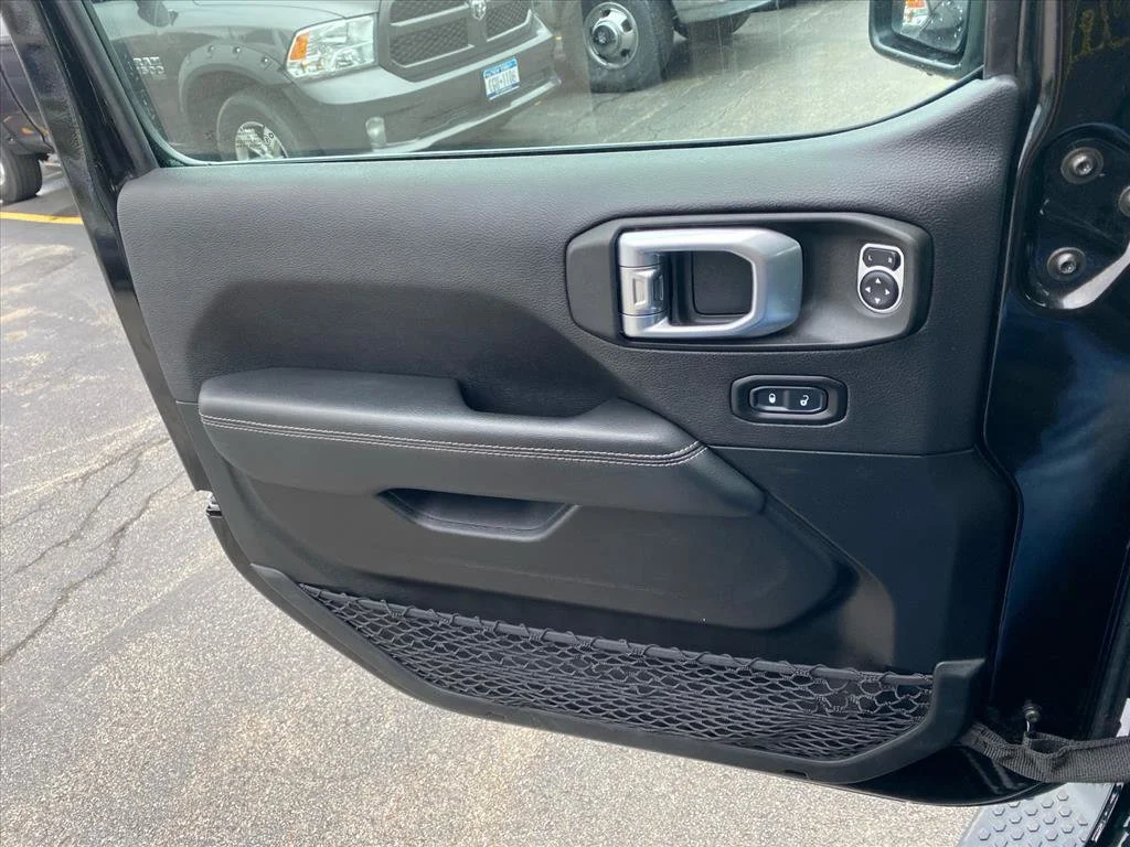 Used 2020 Black Clearcoat Jeep Sahara image 21