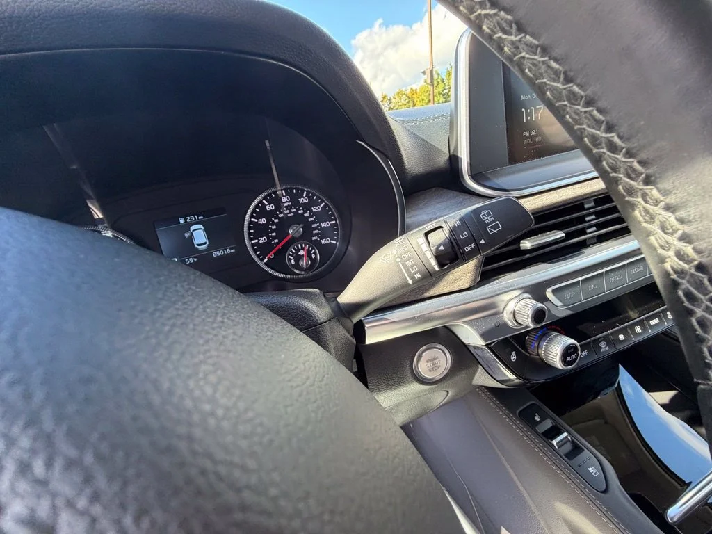 Used 2022 Black Kia EX image 31