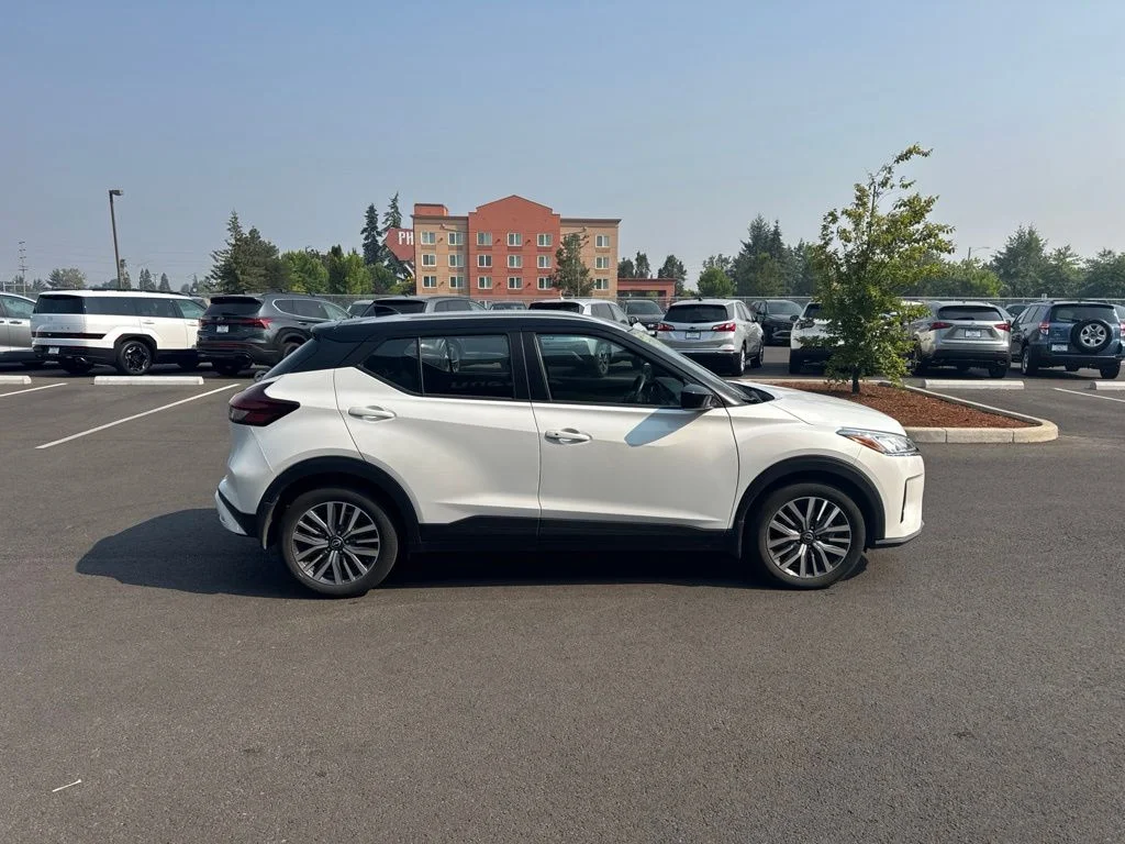 Used 2023 White Nissan SV image 6