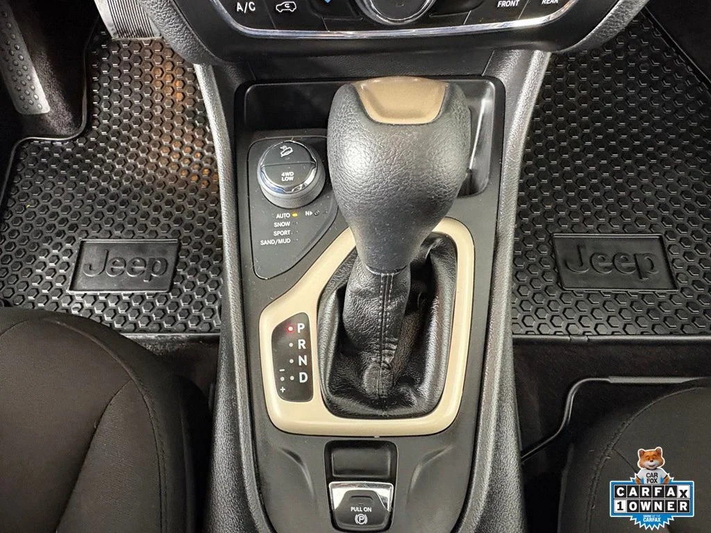 Used 2017 Black Jeep Latitude image 25