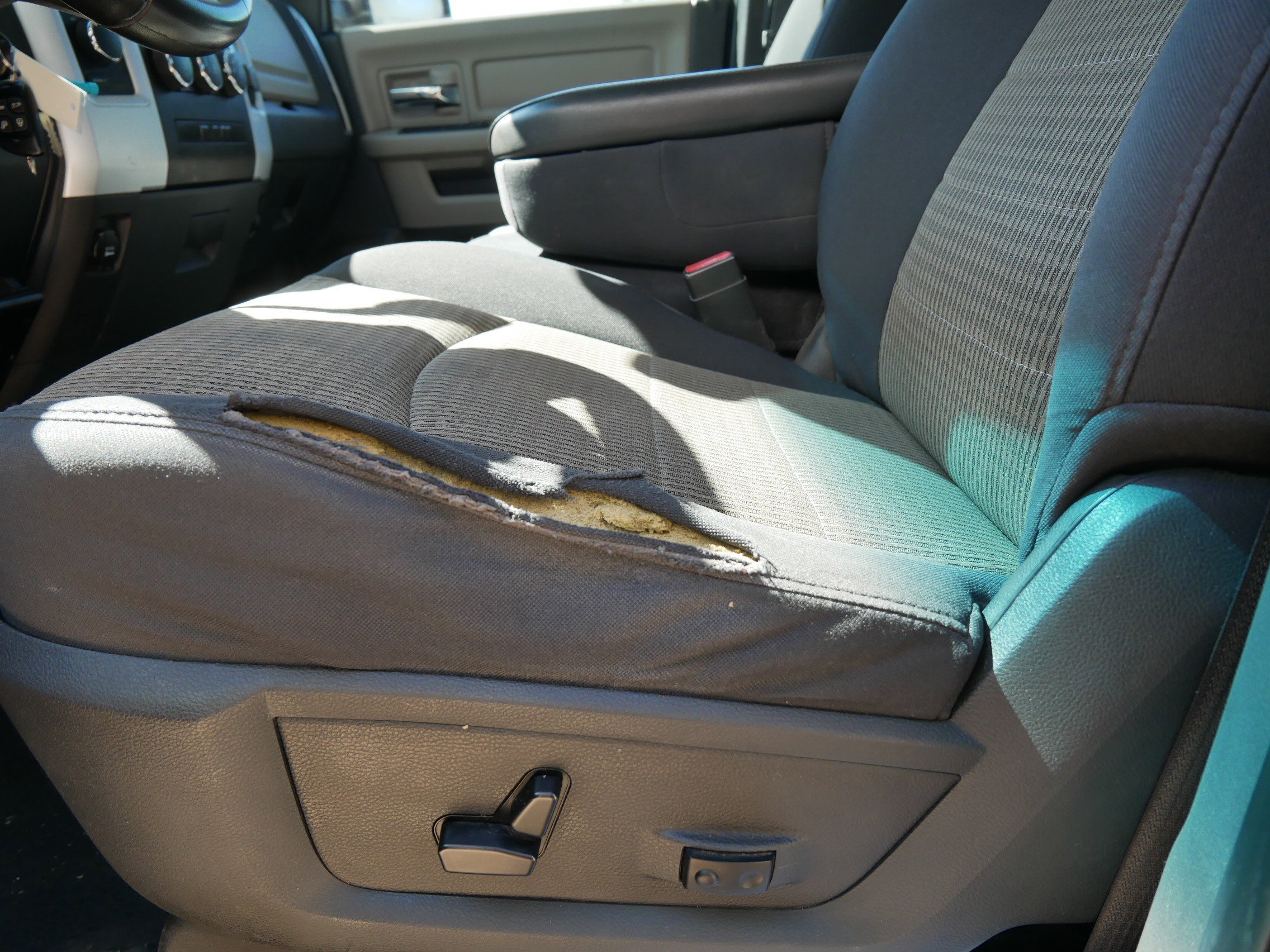 Used 2010 Deep Water Blue Pearl Dodge SLT image 20
