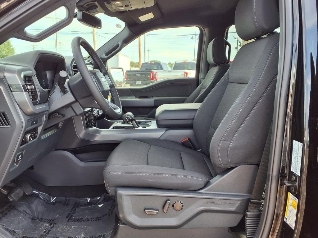 New 2026 Agate Black Metallic Ford XLT image 9