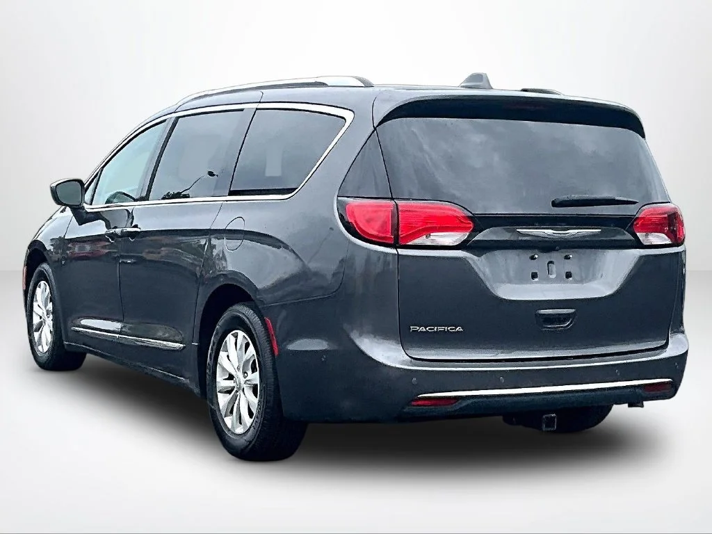 Used 2019 Gray Chrysler Touring L image 12