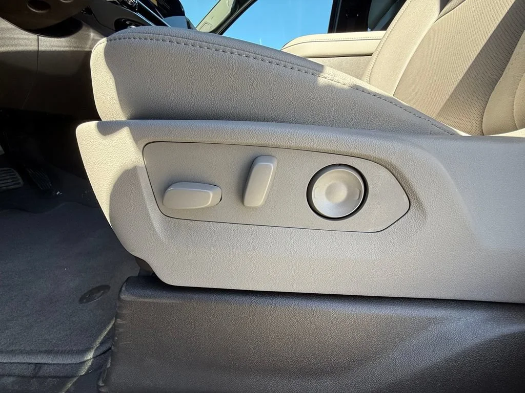 New 2026 Summit White GMC SLT image 36