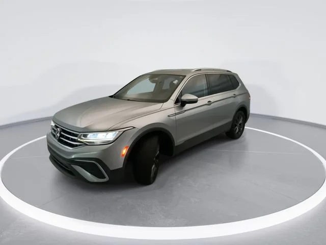 Used 2022 Gray Volkswagen 2.0T SE image 2