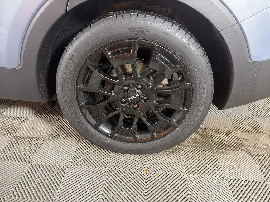 Used 2022 Silver Kia SX image 24