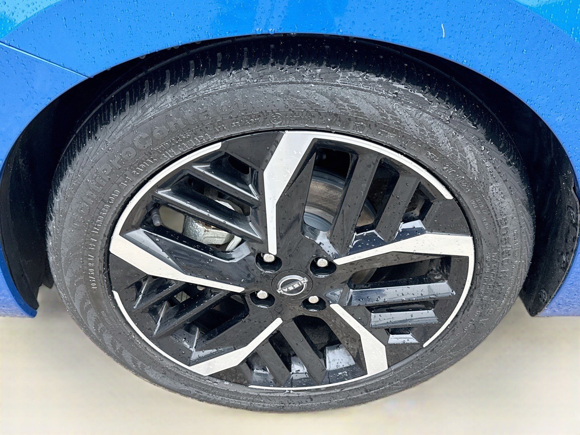 Used 2023 Electric Blue Metallic Nissan SR image 29