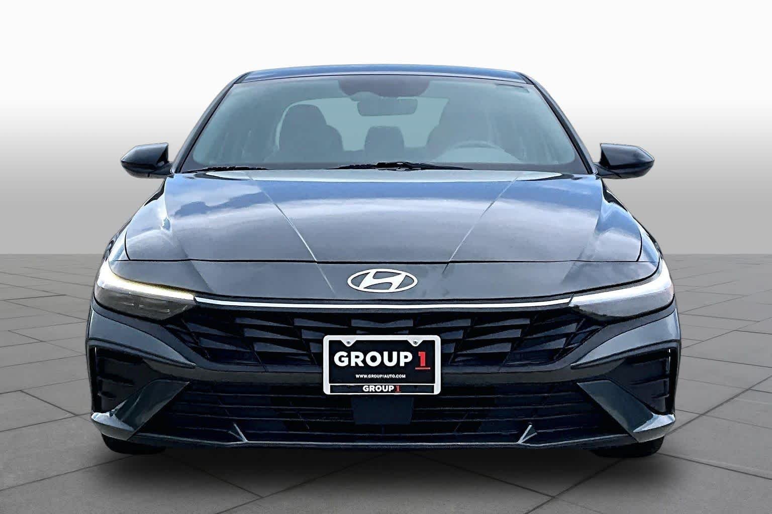 Used 2025 Amazon Gray Hyundai SEL Sport image 4