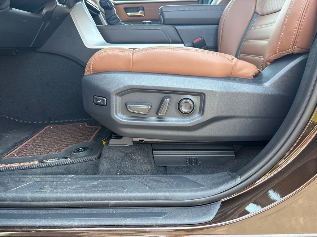 2025 Toyota Tundra 1794 Edition - Photo 17