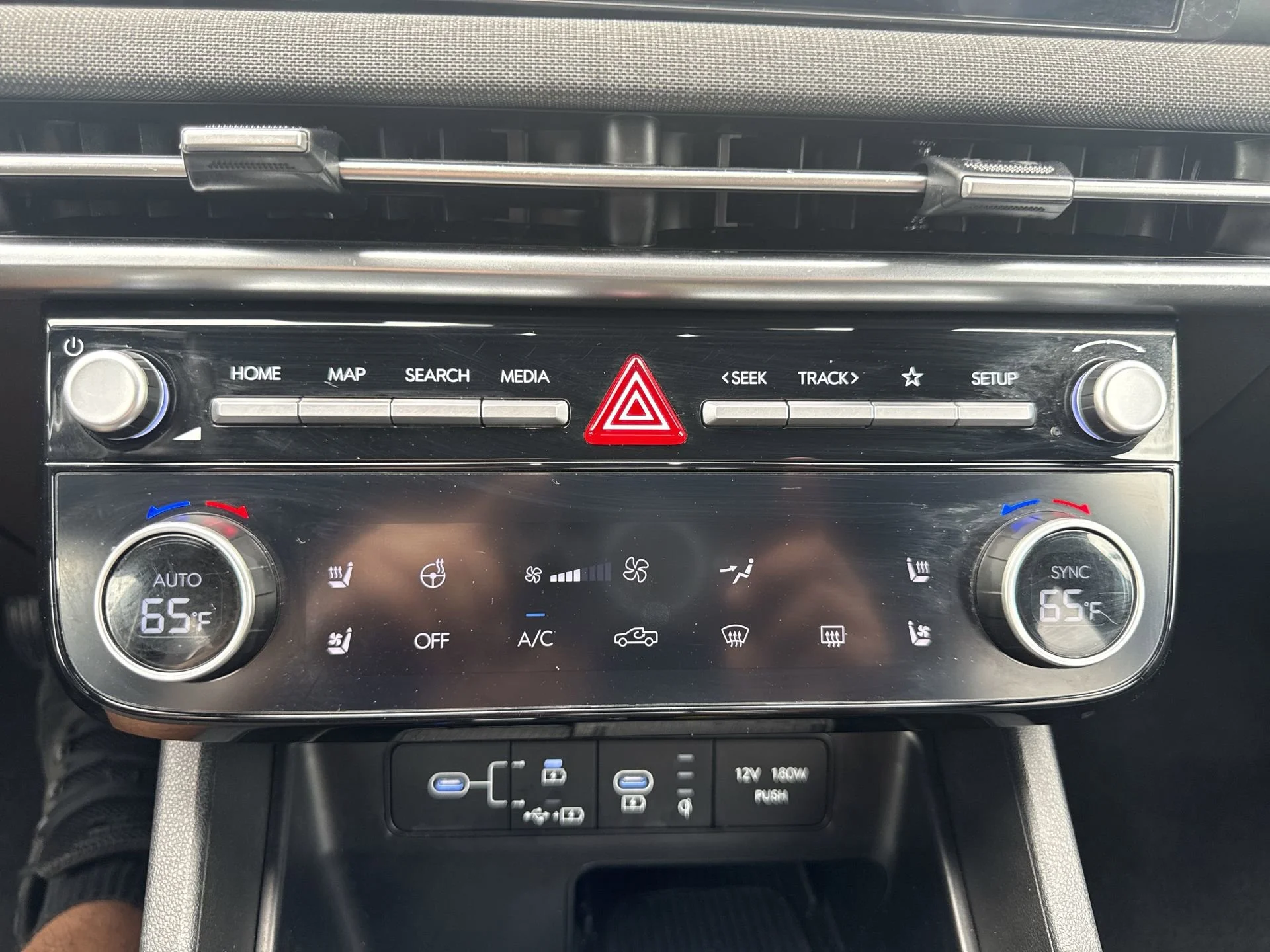 2025 Hyundai Santa Cruz Limited - Photo 18