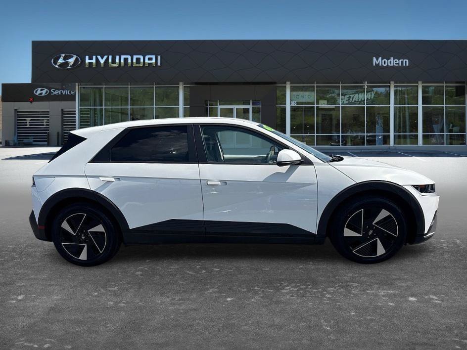 Used 2025 Atlas White Hyundai SE image 4