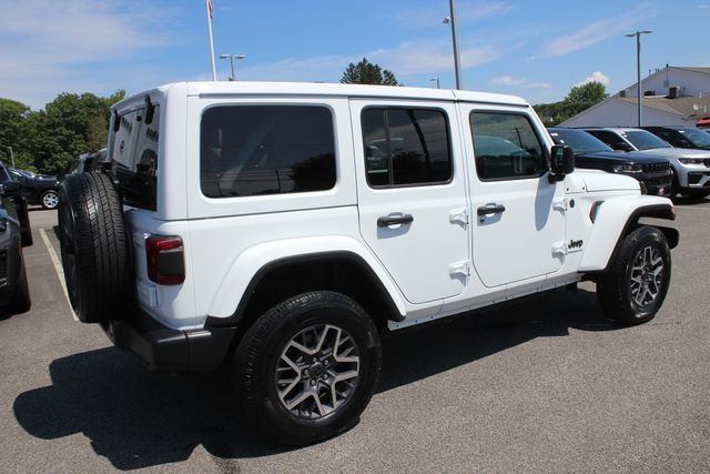 Used 2025 White Jeep Sahara image 29