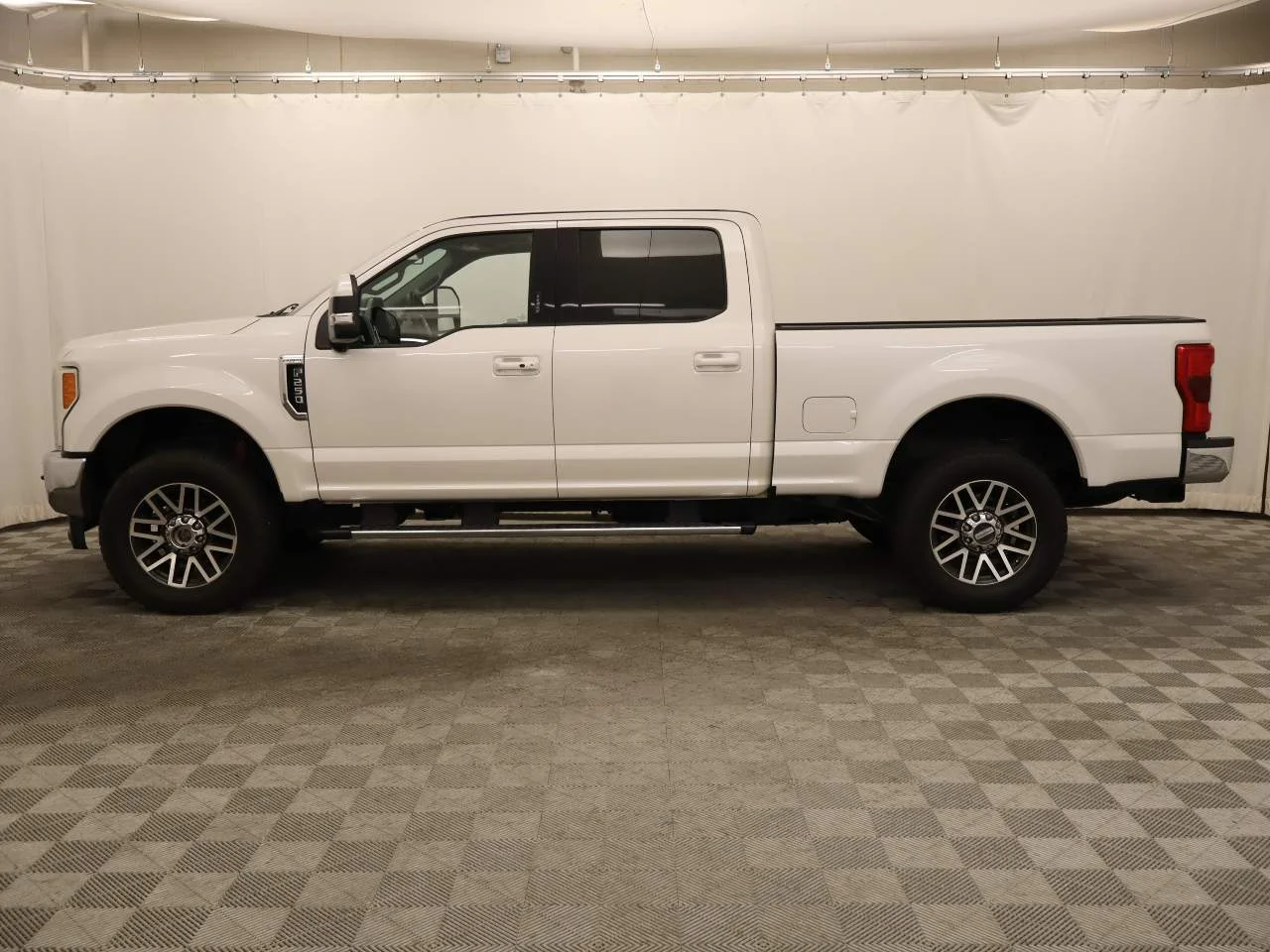 Used 2017 White Platinum Tri-Coat Metallic Ford Lariat Crew Cab image 2