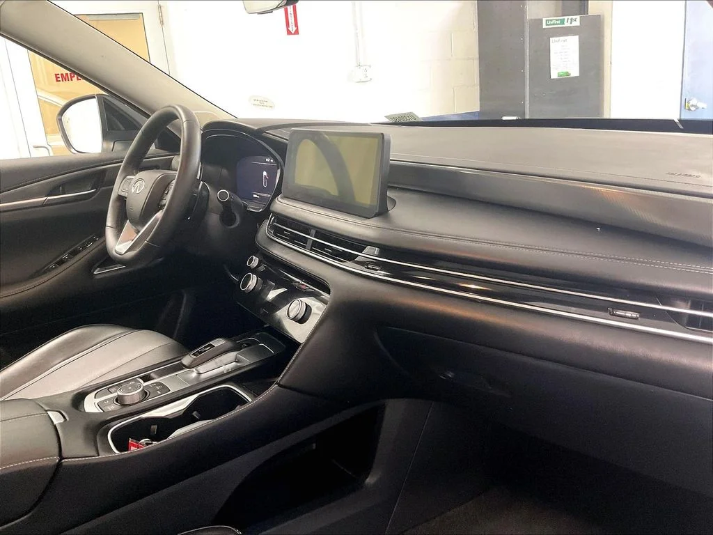 Used 2026 White INFINITI LUXE image 14