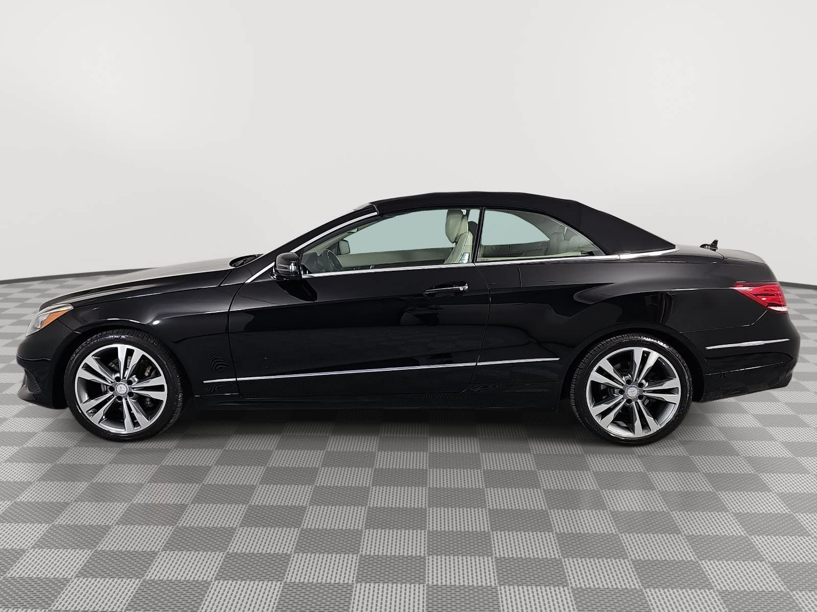 Used 2016 Black Mercedes-Benz E 400 image 5