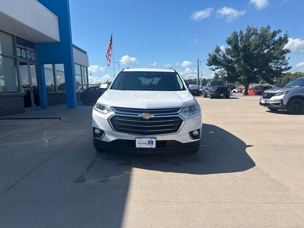 Used 2018 Iridescent Pearl Tricoat Chevrolet LT Cloth w/1LT image 2