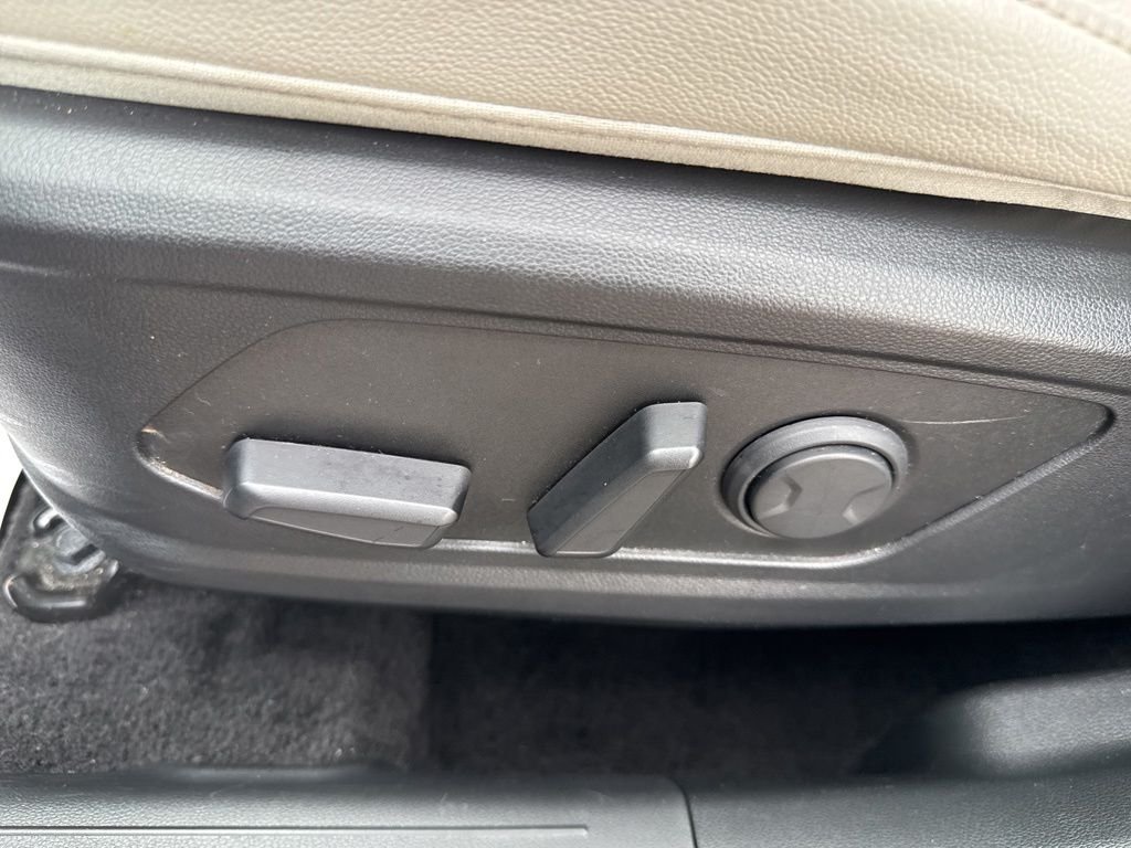 Used 2024 Gray Hyundai SEL image 25