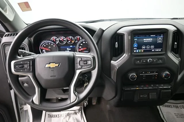 Used 2022 White Chevrolet Custom image 24