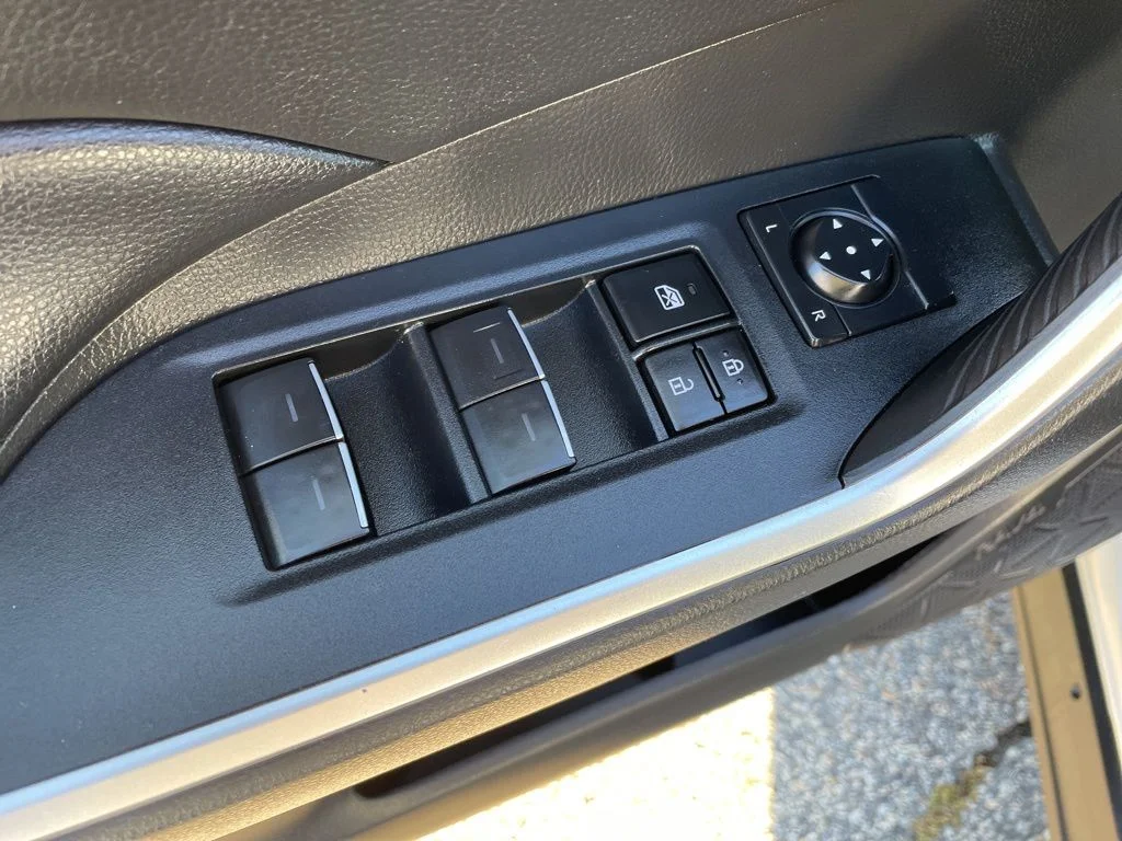 2023 Toyota RAV4 XLE - Photo 10
