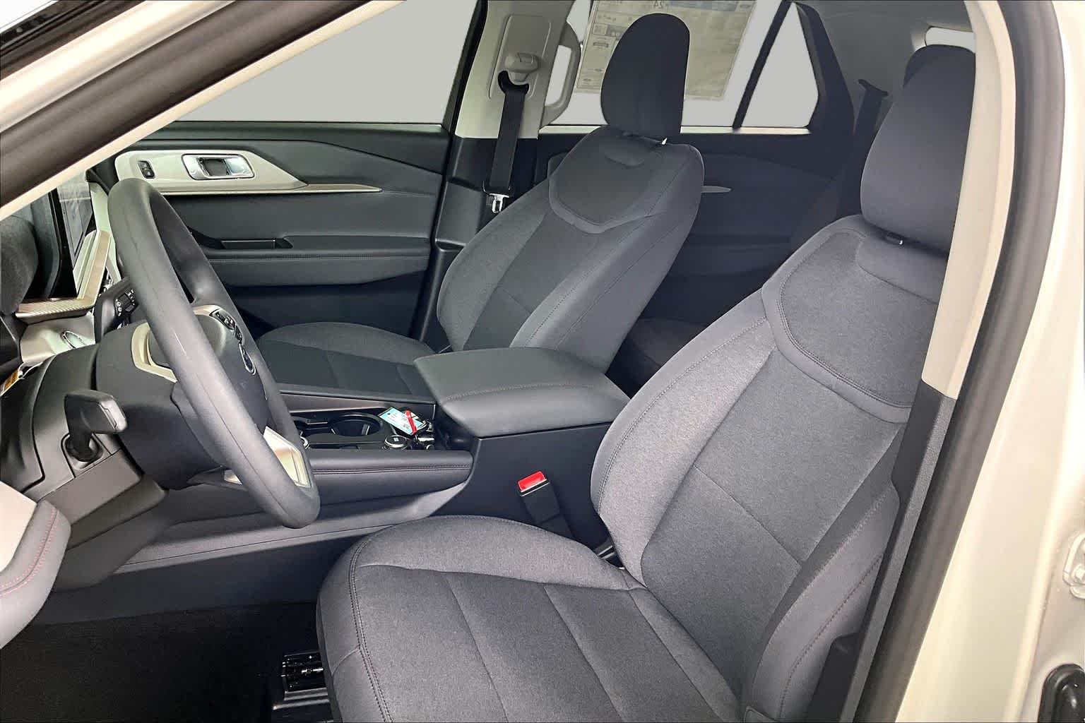 New 2026 Star White Metallic Tri-Coat Ford Active 100A image 9