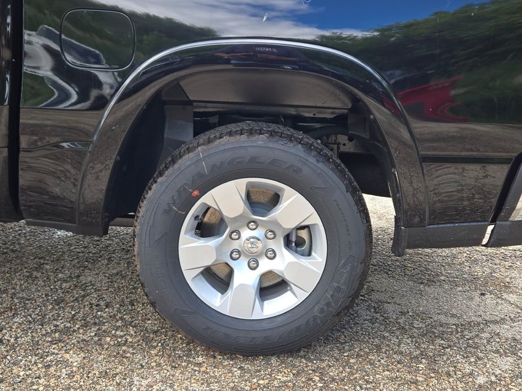 New 2026 Diamond Black Crystal Pearl-Coat Exterior Paint RAM Big Horn/Lone Star image 16