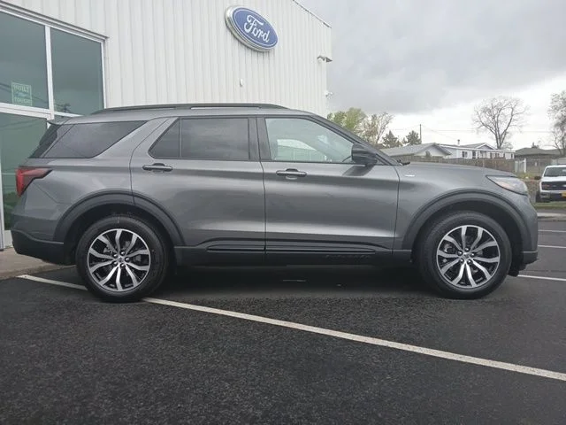 New 2026 Gray Ford ST-Line image 2